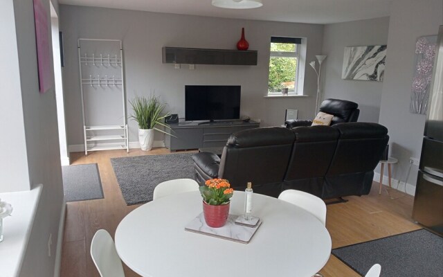 Beautiful and Secluded ,detached Garden Apartment