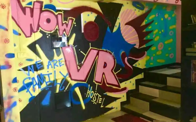 VR Hostel