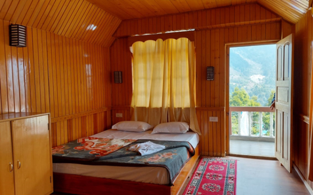 Mystic Lachung Retreat