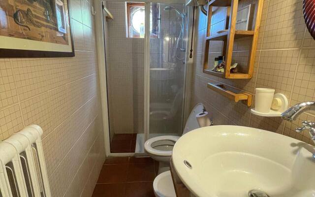 Detached Cottage With Swimming Pool