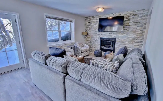 Park City Ontario Manor
