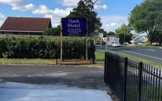 Dash motel