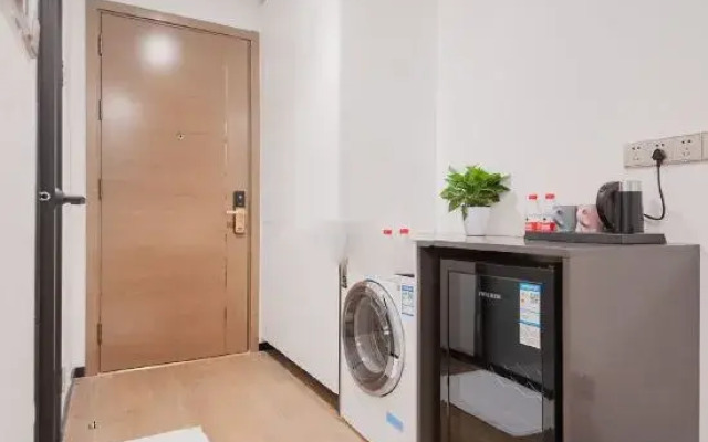 Vanke Shennan Road 68 Apartment (Shenzhen Dongmen Hubei Subway Station Branch)