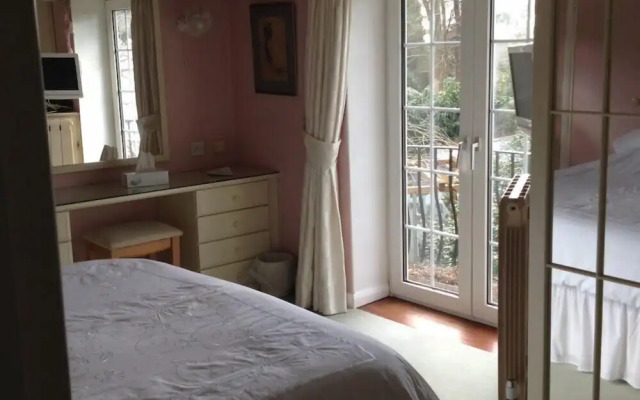Holly House Bed & Breakfast