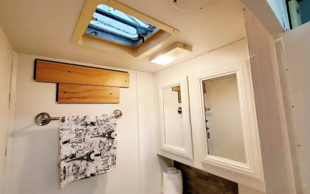 Camper Apt DE Sleeps 3