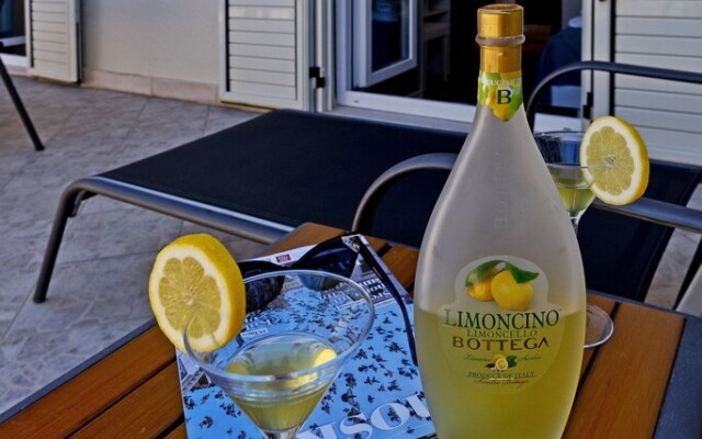 Apartment Michelle - 2 Bedrooms,Terrace, Sea View