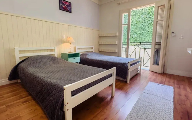 Casa Alto Padrão na Granja Viana - Cond. Fechado