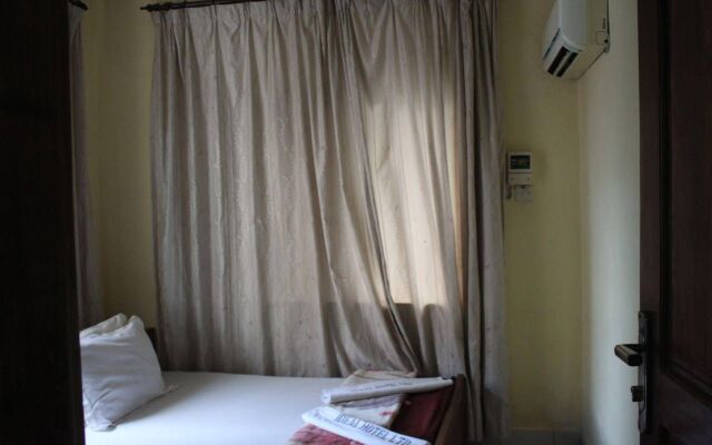 Ideal Hotel