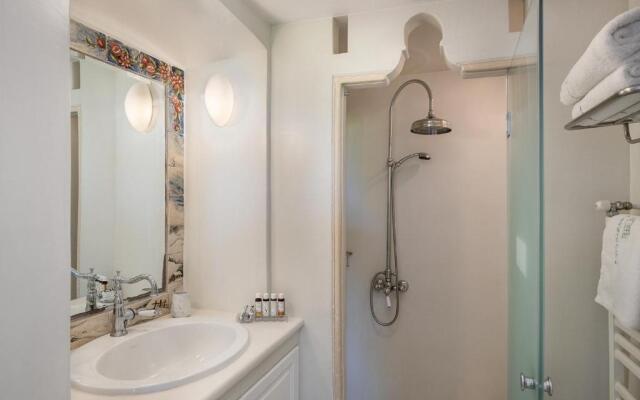 Four Seasons Hydra Luxury Suites