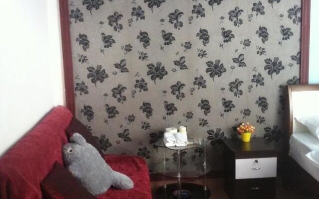 Guangzhou 18 Years Old Apartment