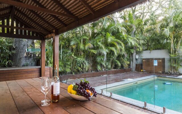 Coogee Luxury Home with Salt Water Pool & Parking
