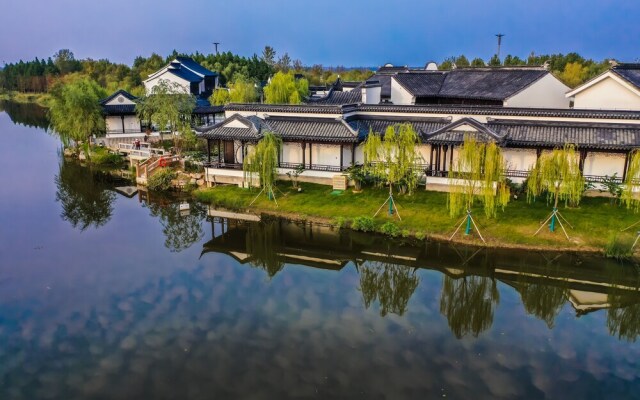 Yihe lake shore Hotspring