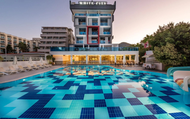 White City Beach - Adults Only