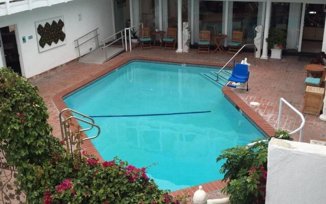 Capri Laguna on the Beach