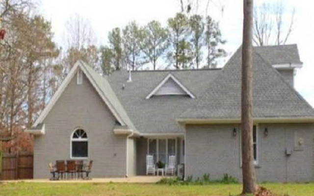 Opis Realty - Custom Metro Atlanta Home