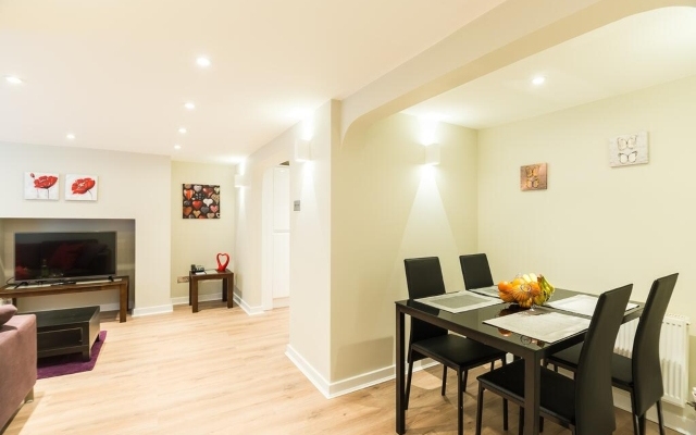 Flying Butler Vincent Square Apartment