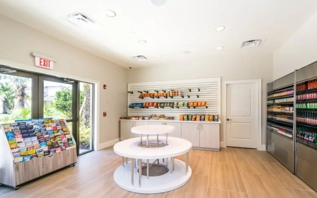 Orlando Newest Resort Community Town Home 5 Bedroom Townhouse by Redawning