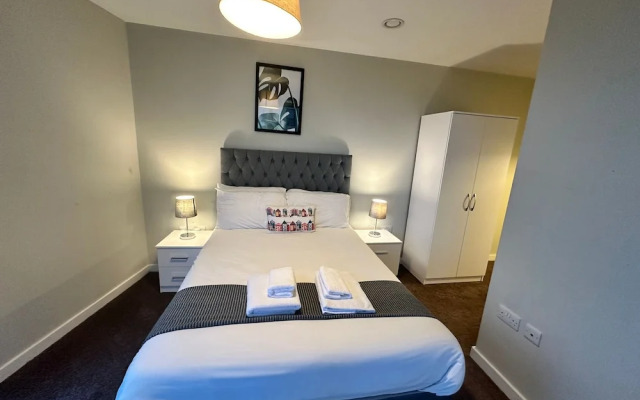 Adelphi Wharf Apartments by Beehosting