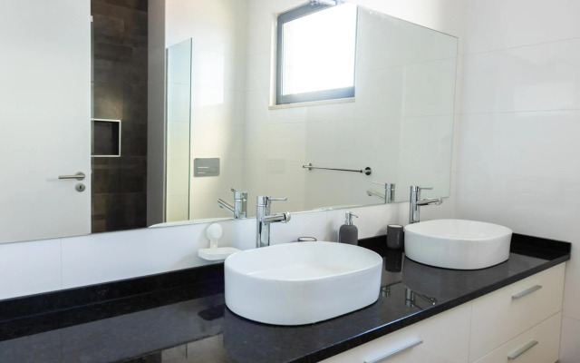 3 bdr aprt, stunning seaview, rooftop pool - LCGR