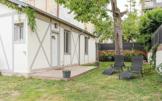 House for 18 People With Cinema Place Morny