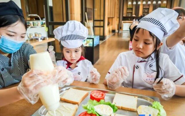 La Fountain Hotel  Resort