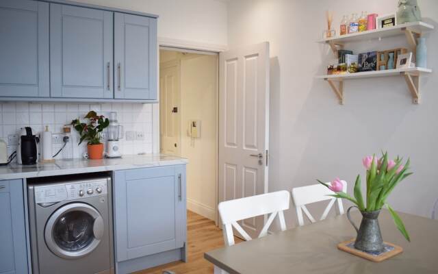 Bright 1 Bedroom Apartment in Wimbledon Park