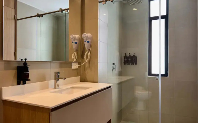 w Cozy 2BR w Balcony in Santa Barbara