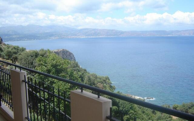 Seaview Studio 5 pers panoramic seaview in beautiful setting