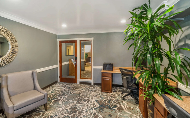 Best Western Plus Carpinteria Inn