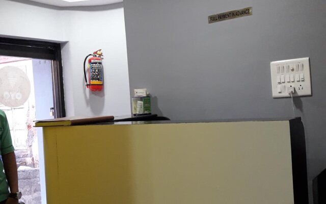 Golden Dormitory - Hostel