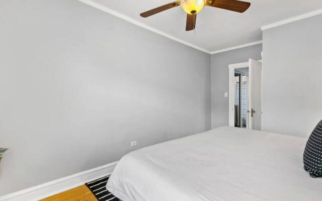1BR Chicago-style Apartment Close to Everything!