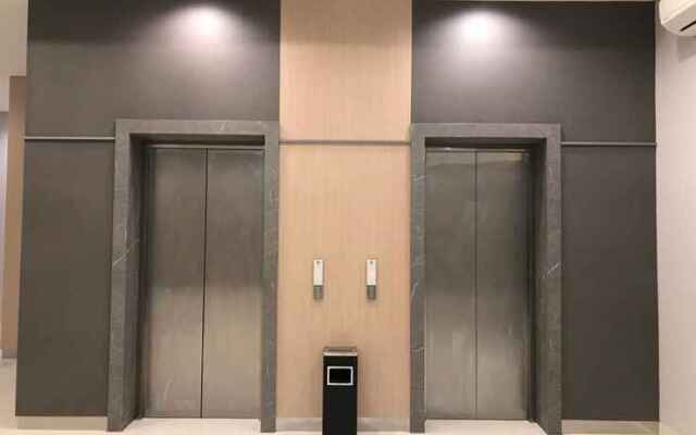 Front One Hotel Gresik