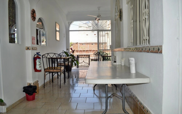 Alexandross Hostel BnB