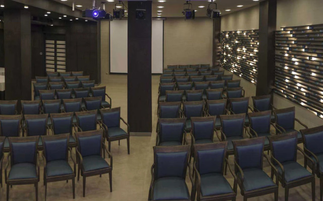 Eskan Alvand Hotel
