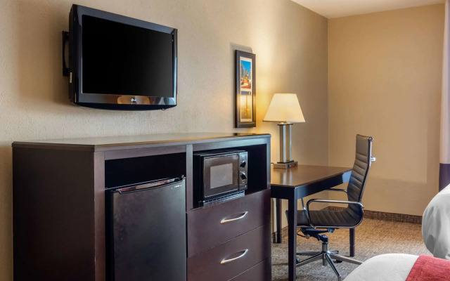 Comfort Inn & Suites Perry National Fairgrounds Area