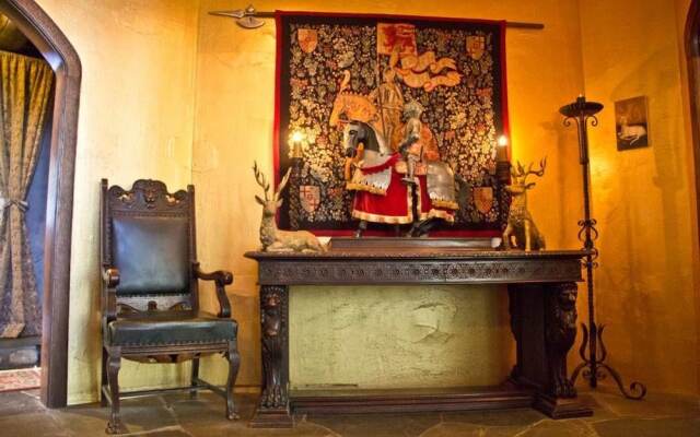 HIGHLANDS CASTLE overlooking Lake George.. plus 2 other Castles!