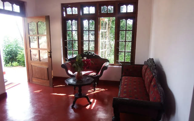 Welikande Hotel and Trekking Center
