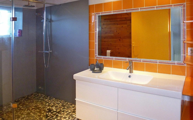 Cottage in Locquirec With Beach Access