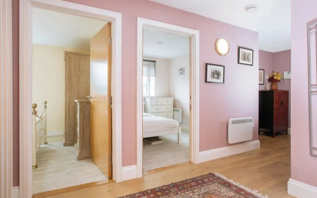 Charming 2 Bedroom Flat With Balcony in Shoreditch