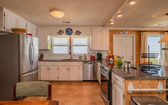 Beach Barracks by Oak Island Accommodations