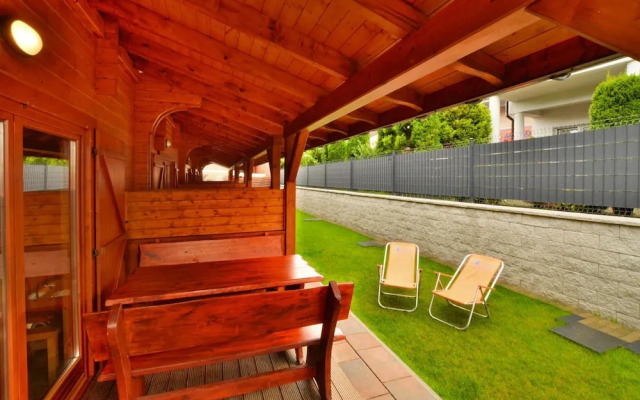 Terraced Houses Close to the Beach, Sianozety