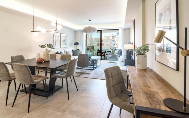 INF3.3K- Stunning city apartment.