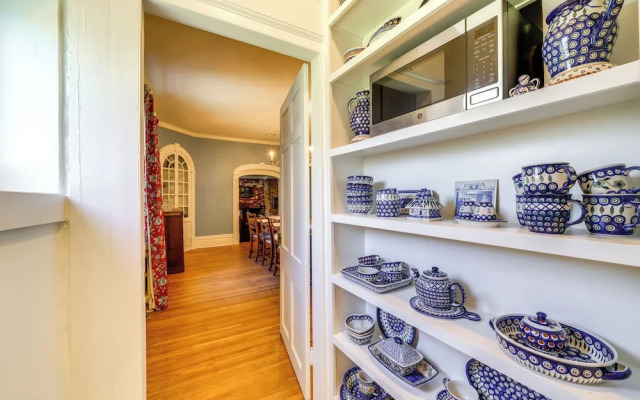 Historic & Spacious Family Home in Nicholasville!