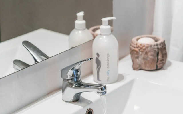 Guestready - Red Stripes