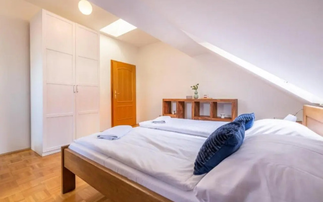 Templová 7 - Old Town Large Apartment with Terrace