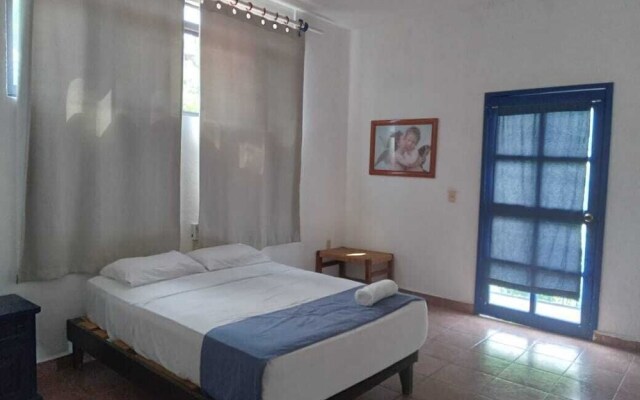 Hotel & Hostal Mayflower