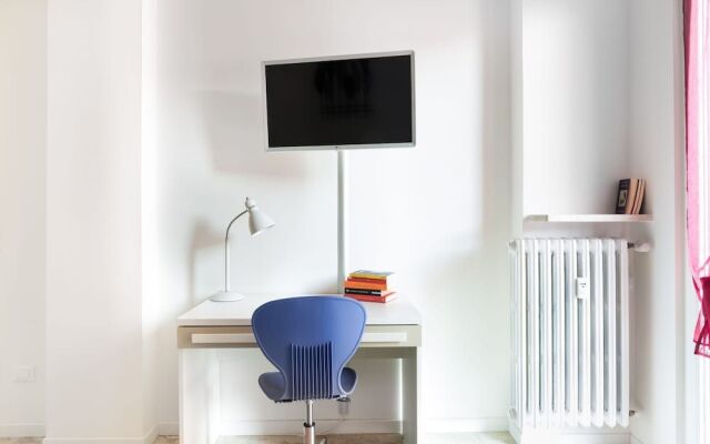 Parma Railway Station Apartment with Garage