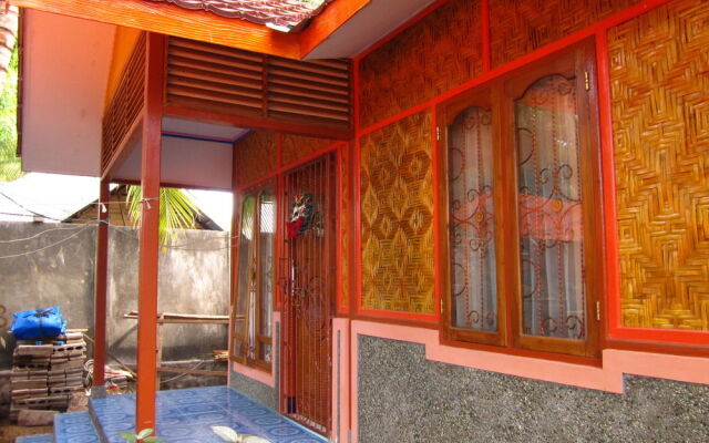 Larantuka Beach Apartments.