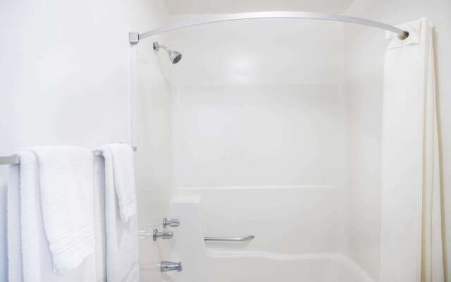 Travelodge by Wyndham Lake George NY