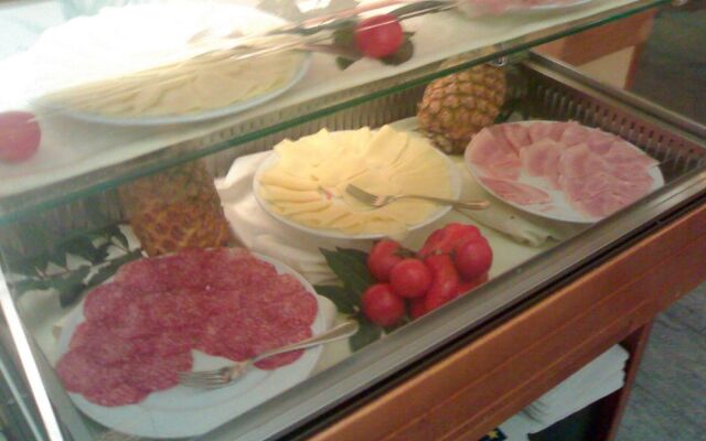 Massimi City Garden Hotel